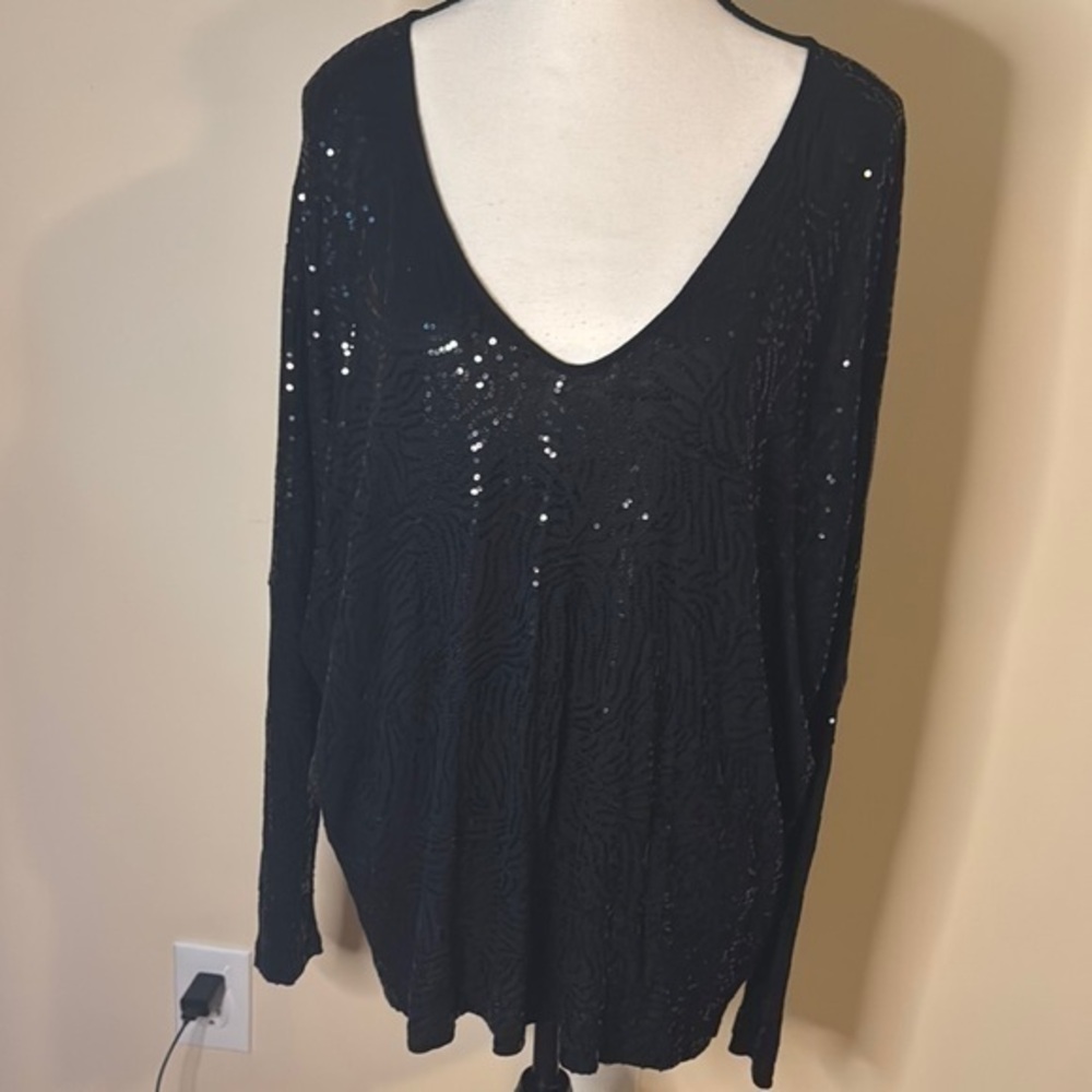 Velvet, Women’s black small full sequin Vneck long sleeve top‎